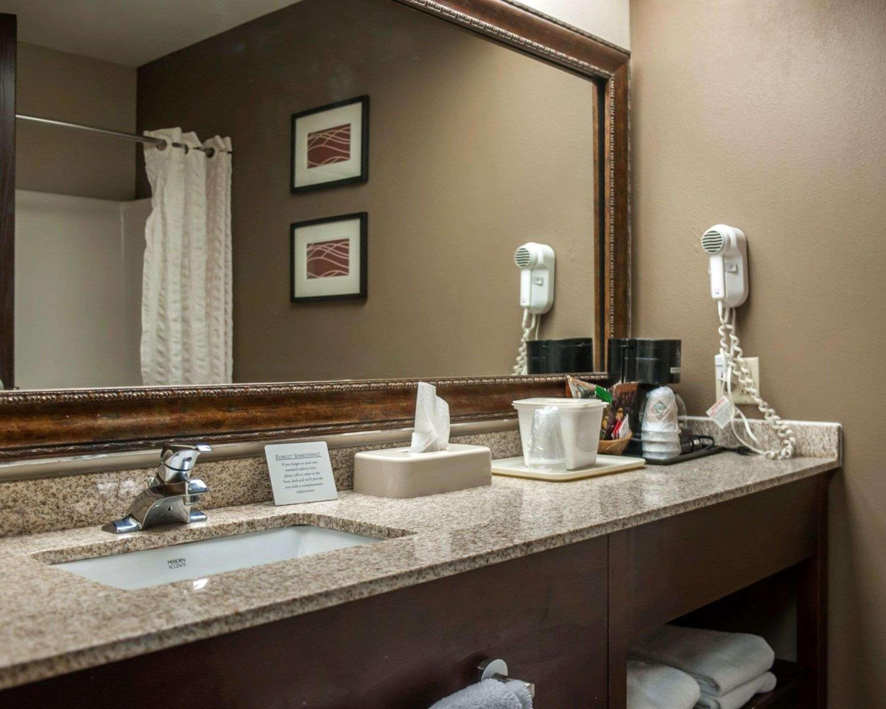 Hotel Quality & Near St Louis And I-255 Cahokia