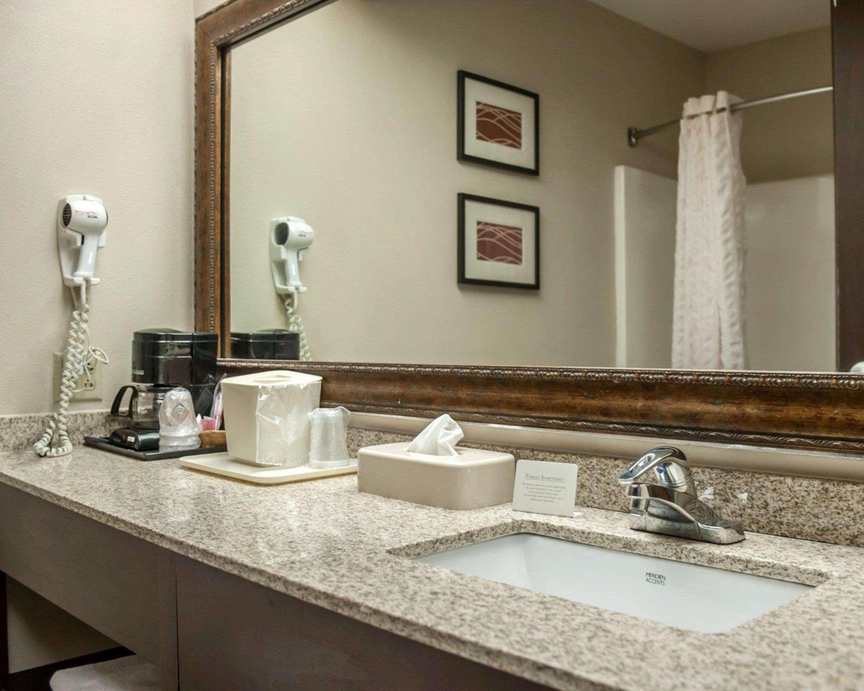 Hotel Quality & Near St Louis And I-255 Cahokia