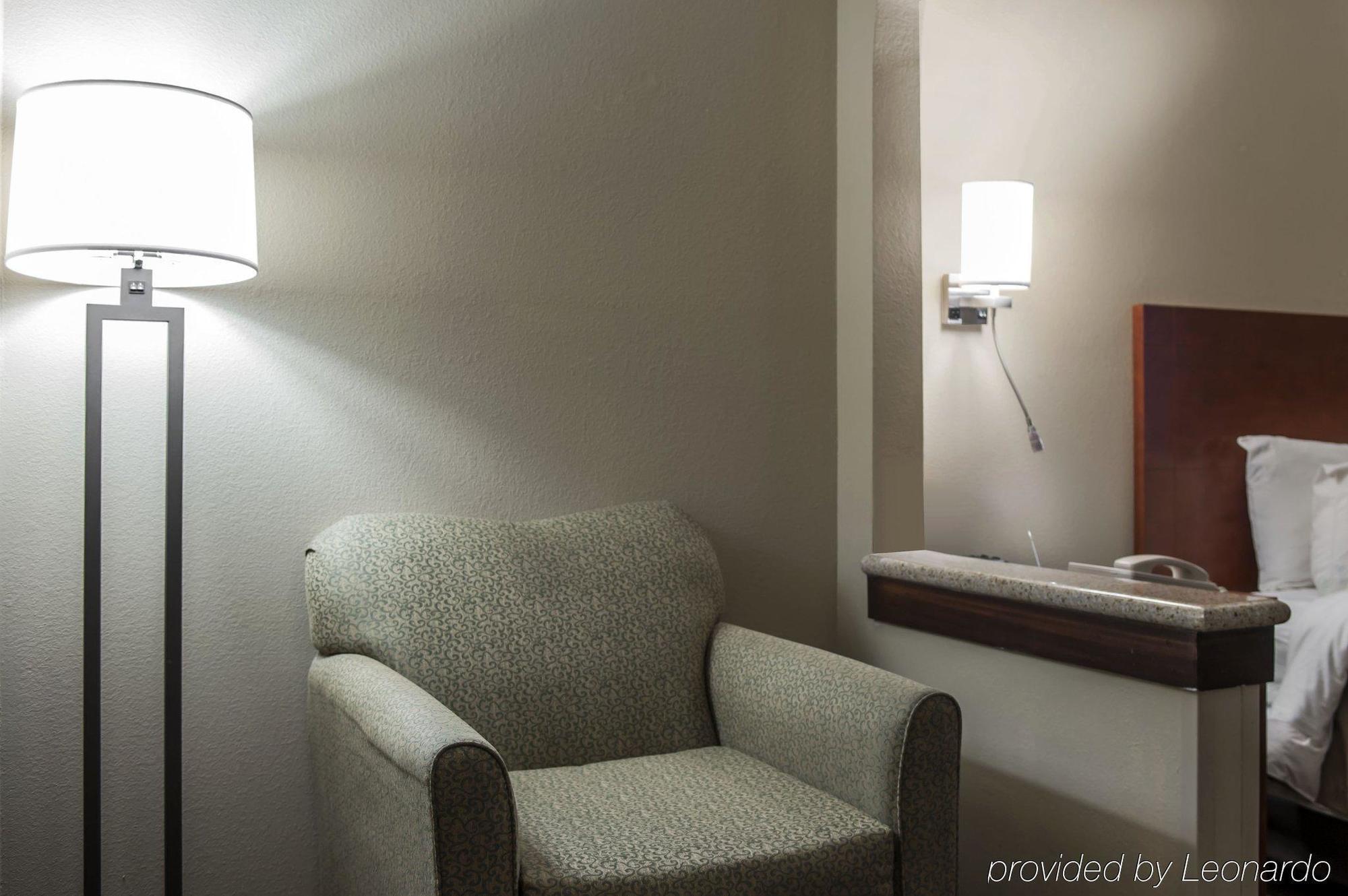 Quality & Near St Louis And I-255 Hotel Cahokia